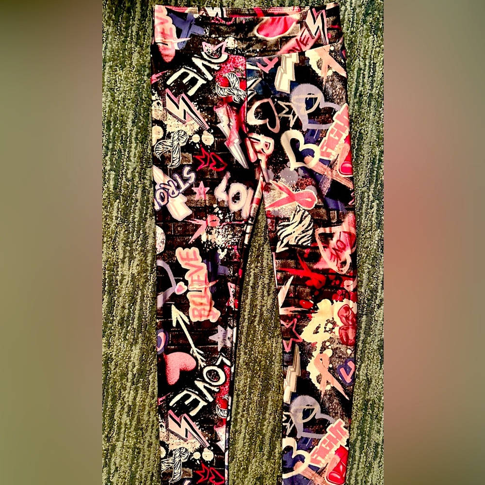 Size 7 Girls Pixie Lane LimitedEdition Breast Cancer Awareness Leggings like new